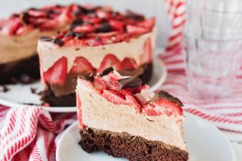 Heavenly Chocolate–Strawberry Mousse Cake
