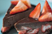 No-Bake Chocolate Pie with Strawberries