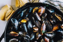 Skillet-Grilled Mussels