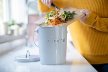 How to Use an Indoor Compost Bin That Doesn’t Stink