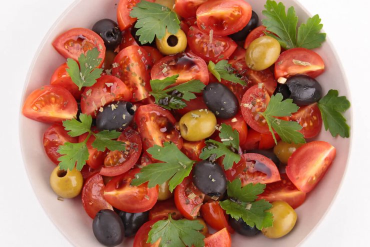 tomato salad with herbs