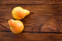 Red Clapp’s Favorite Pear: Pyrus communis “Red Clapp’s Favorite” (European Pear)