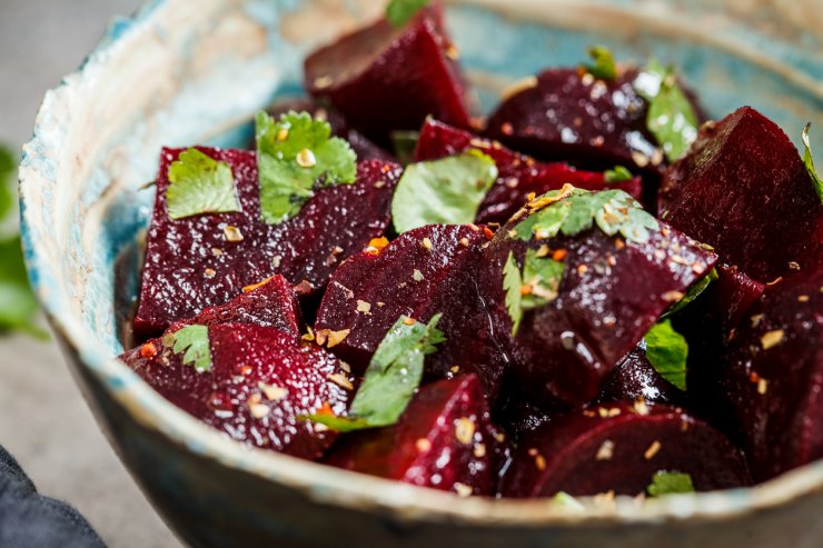 Baked beetroot salad