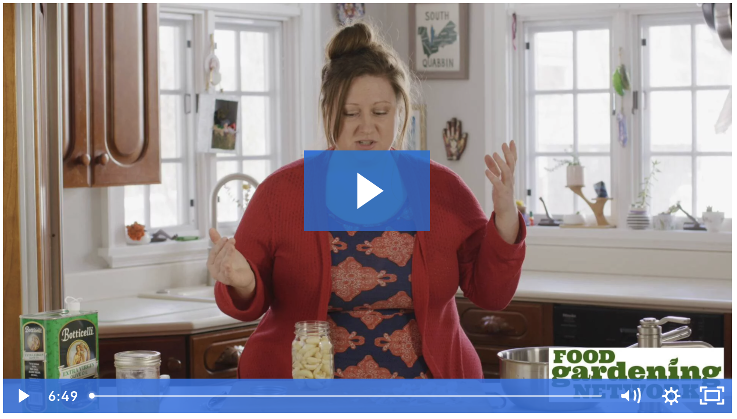 VIDEO How to Preserve Peeled Garlic in a Delicious Garlic Confit