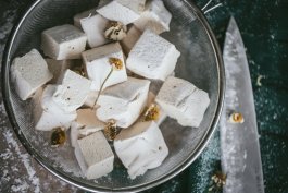 How to Make Homemade Marshmallows with Chamomile