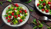 Raspberry goat cheese salad