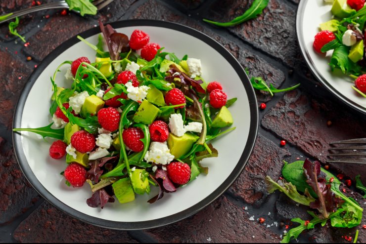 Raspberry goat cheese salad