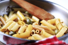 Rigatoni with fennel and capers