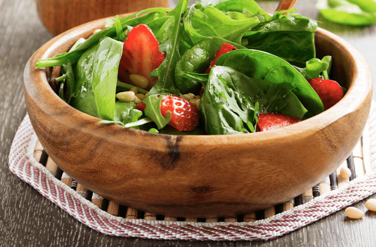 Strawberry spinach salad