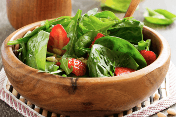 Sweet and Tangy Spinach Strawberry Salad: A Fresh Take on Greens