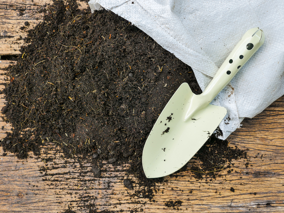 how-to-make-your-own-diy-potting-soil-mix