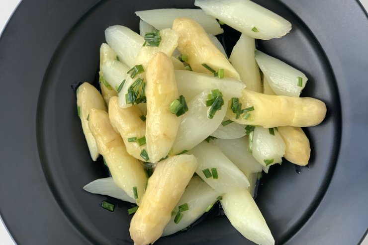 White Asparagus with Butter and Chives