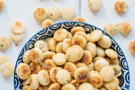 Parmesan Ranch Oyster Crackers