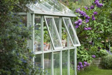 5 Resources to Build a Greenhouse from Scratch
