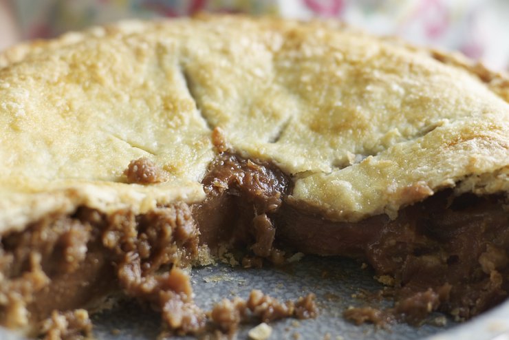 Classic Rhubarb Pie