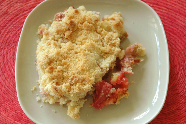 Rhubarb Comfort Crumble