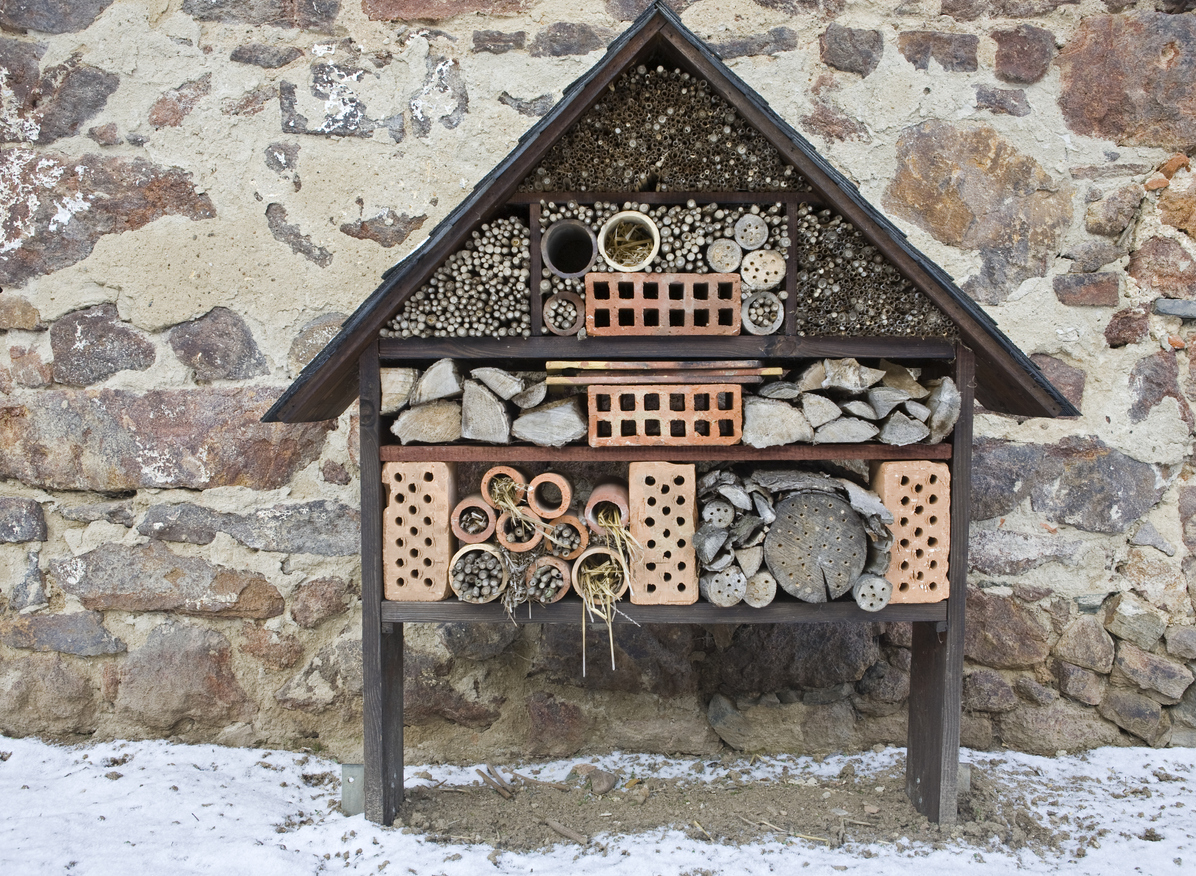 How To Build A Diy Bug Hotel For Pollinators - Food Gardening Network