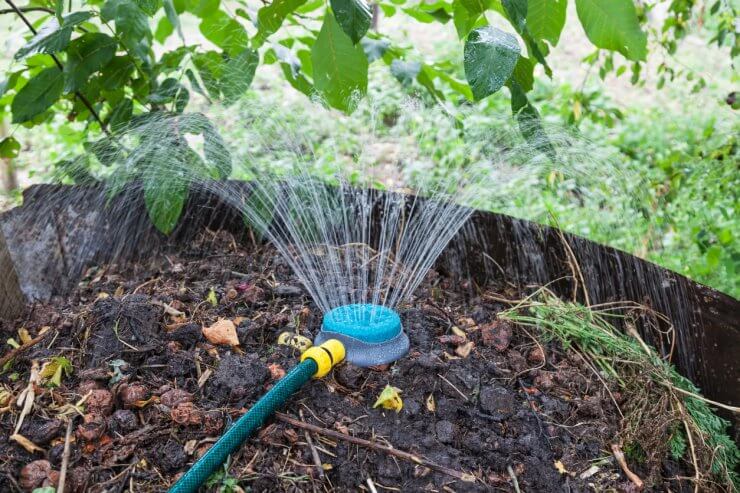 Humidification compost pile using sprinkler