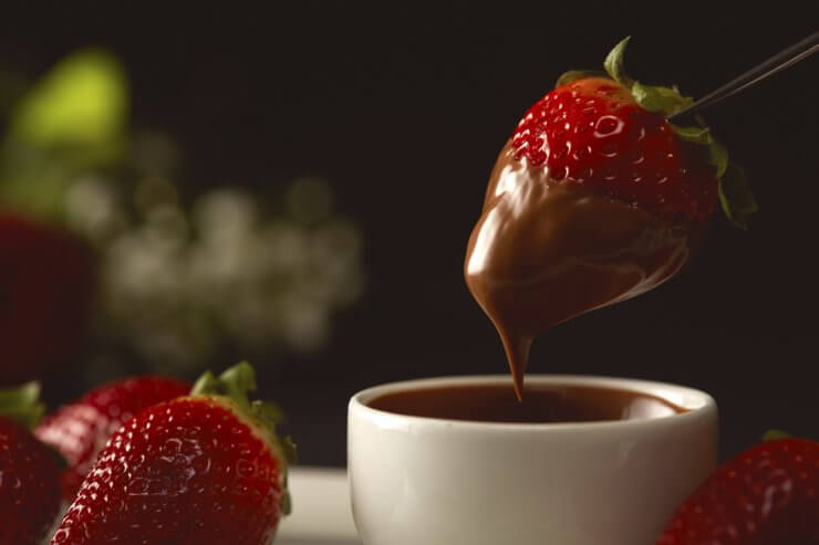 Fresh strawberries served with hot dark chocolate sauce