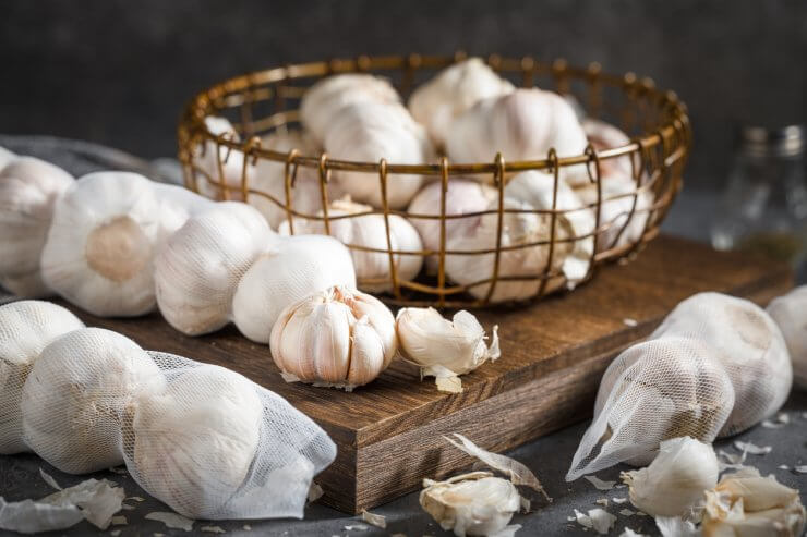 fresh garlic on a wooden table Best Way to Use Garlic