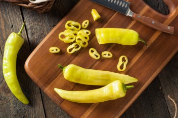 Raw Organic Yellow Banana Peppers