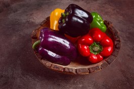 The Heirloom Bell Pepper Revival: From Purple Hearts to Chinese Giants
